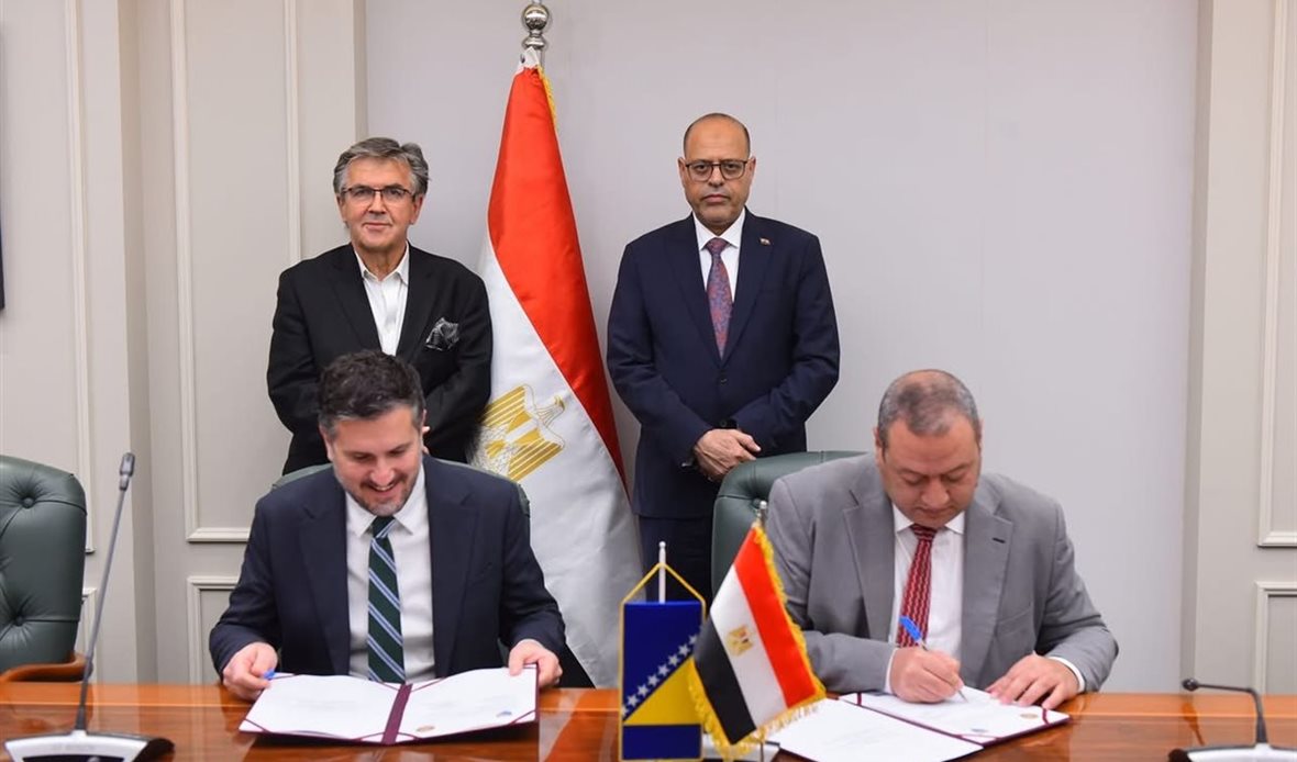 وزارة العمل توقع