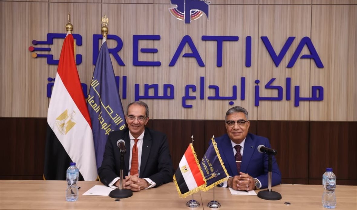 وزير الاتصالات يزور