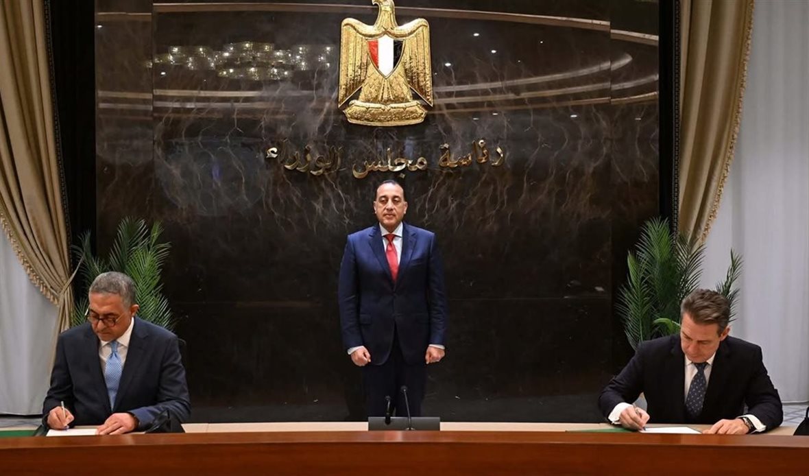 رئيس الوزراء يشهد