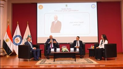 وزير العمل يشارك في ندوة توعوية لمناقشة قانون العمل الجديد داخل شركة إيجاس
