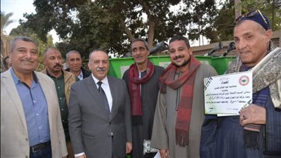 تسليم فراطات الذرة الشامية للمزارعين في أسيوط ضمن دعم الزراعة