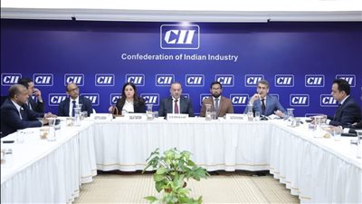أسيوط تبحث جذب استثمارات هندية جديدة وتطوير التعاون الاقتصادي المشترك