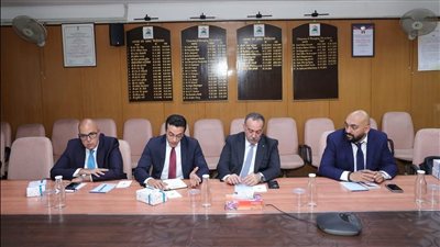 محافظ أسيوط يقود مفاوضات هندية لتوطين صناعة خيوط التللي