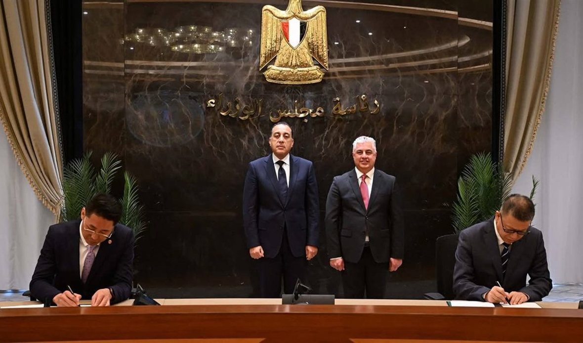 رئيس الوزراء يشهد