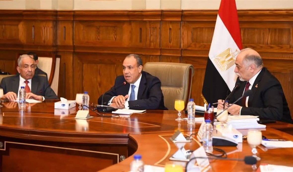 وزير الخارجية يجتمع