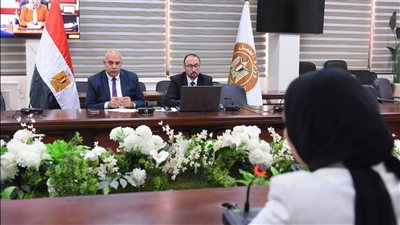 وزير العمل يشهد اختبارات برنامج سفراء العمل لتأهيل الشباب