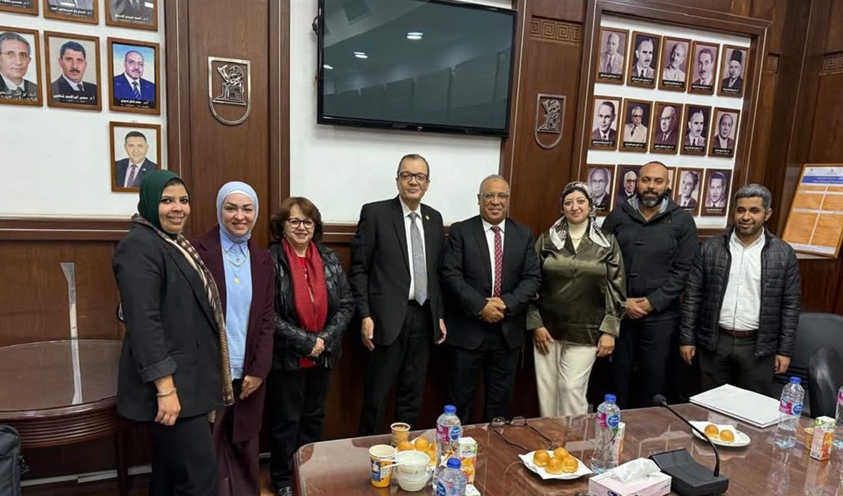 جامعة القاهرة توقع