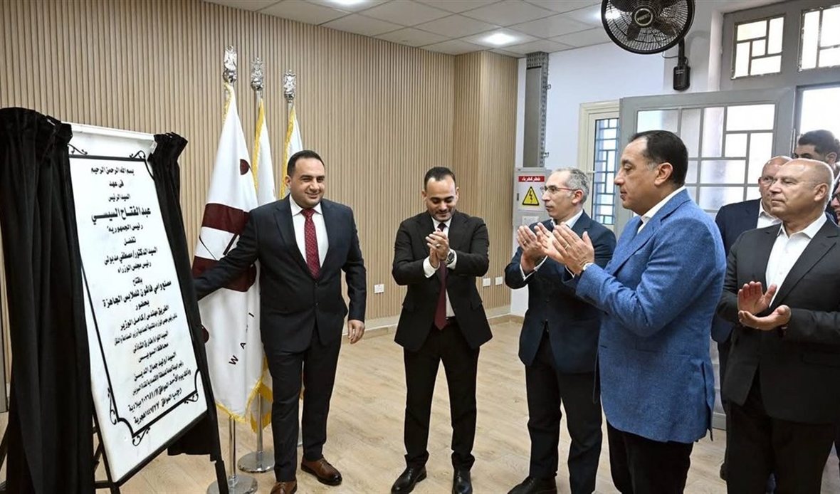 افتتح الدكتور مصطفى