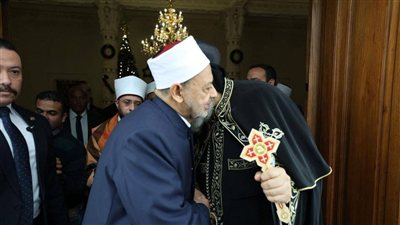 شيخ الأزهر يهنئ البابا تواضروس ويؤكد الوحدة الوطنية