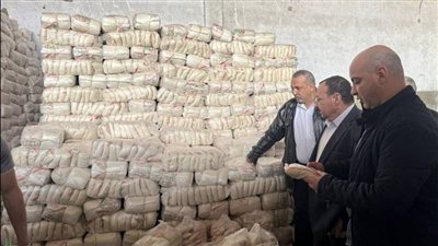 تموين الشرقية يضبط 29.6 طن مواد غذائية و1000 لتر زيت سيارات مجهولة المصدر خلال حملات مكثفة