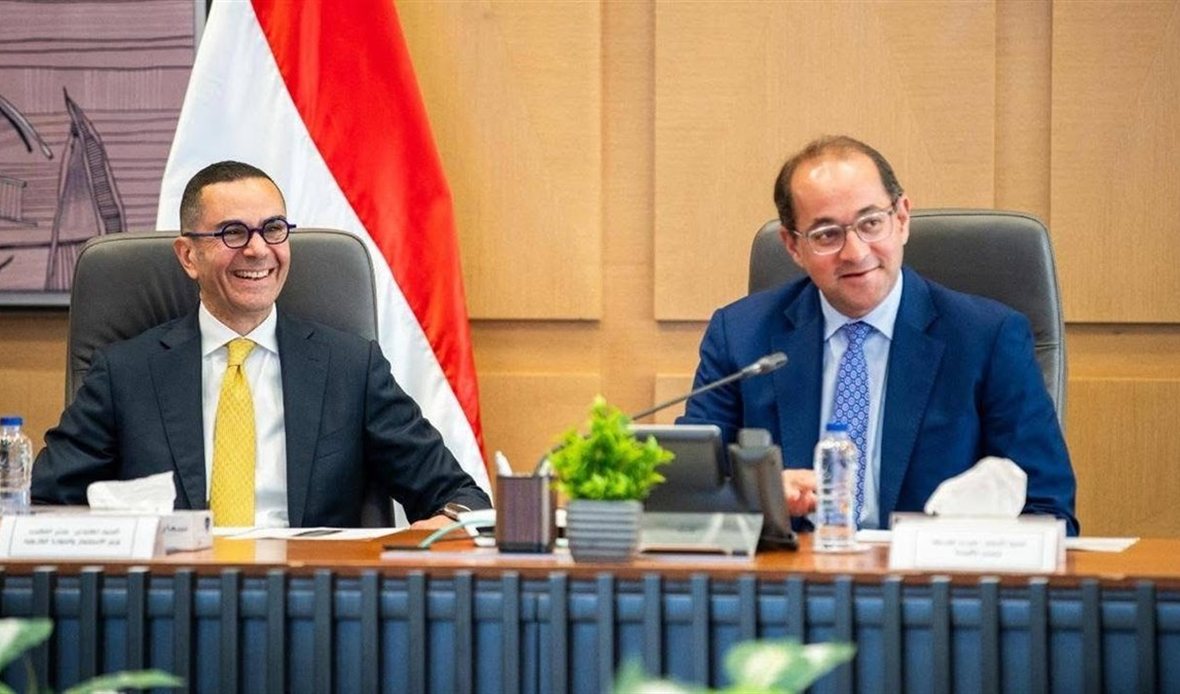شهد وزيرا المالية