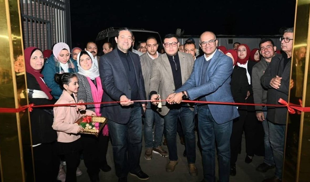 وزير الإسكان ومحافظ