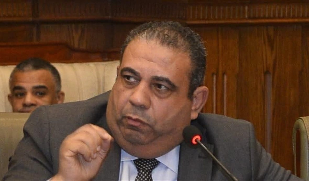 أيمن الصفتي يواجه