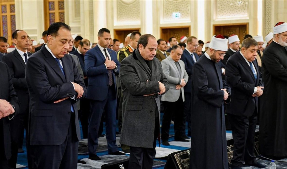 الرئيس السيسي يفتتح