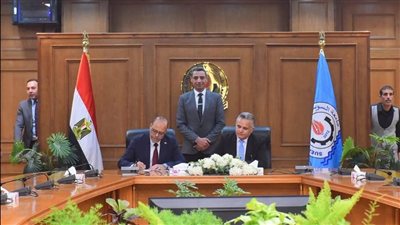 وزير العمل يختتم جولته بمحافظة السويس بزيارة جامعة السويس