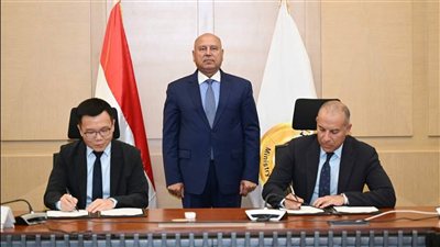 نائب رئيس مجلس الوزراء للتنمية الصناعية يشهد توقيع عقد إنشاء مجمع صناعي متكامل للغزل والنسيج باستثمارات 350 مليون دولار في أكتوبر الجديدة