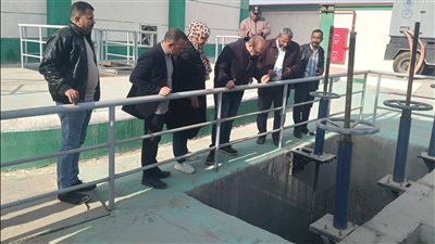 نائب محافظ الجيزة يتابع الاستعدادات النهائية لتشغيل الصرف الصحي بقرى البرمبل والخرمان بمركز أطفيح