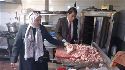 بيطري الأقصر يضبط 75 كجم لحوم فاسدة بمطعمين