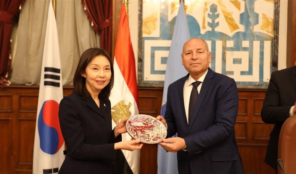 القاهرة وسول تفتحان