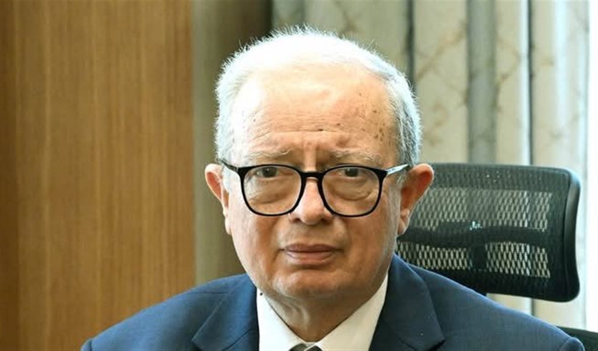 الدكتور حسين عيسى