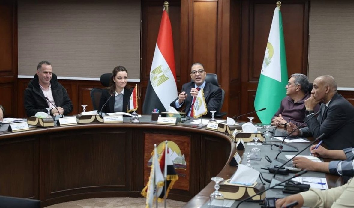 محافظ الجيزة يعقد