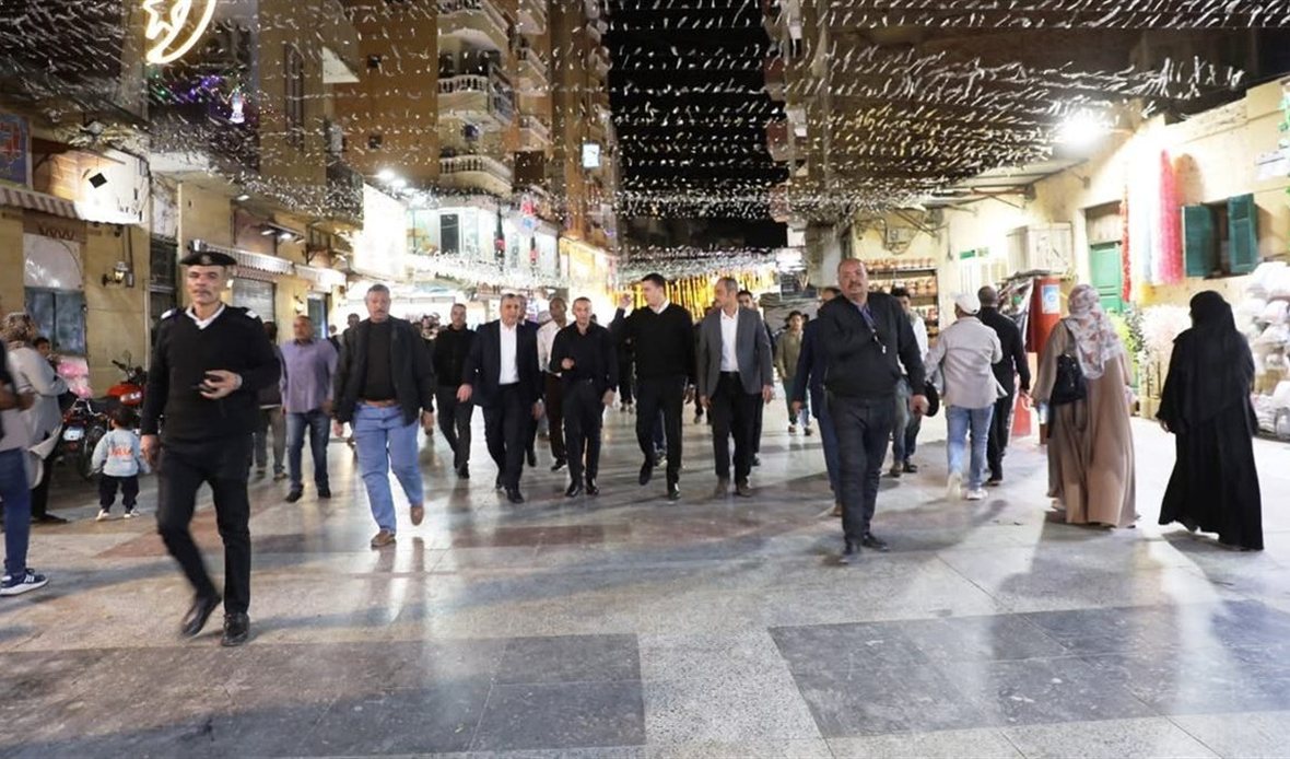 محافظ أسوان يقود