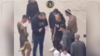 فيديو من ميت عاصم بالقليوبية يكشف واقعة إجبار شاب على ارتداء ملابس نسائية تنتهي بضبط 9 متهمين