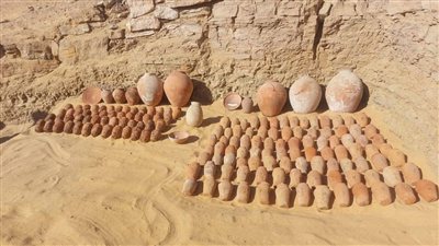 160 إناءً فخارياً في مقابر قبة الهواء بأسوان تعيد قراءة الدولة القديمة