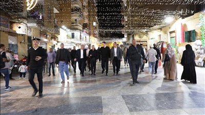 محافظ أسوان يقود حملة انضباط بالسوق السياحي القديم ويوجه بالإغلاق الفوري وتشميع المحال المخالفة