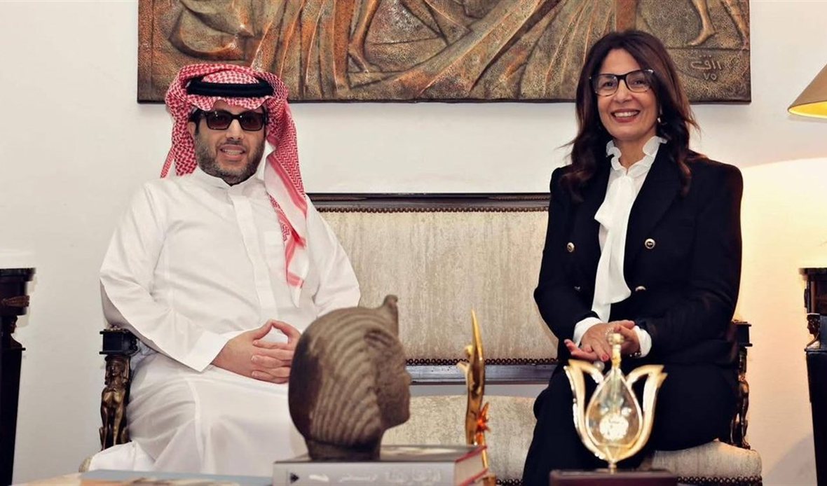 وزيرة الثقافة تستقبل