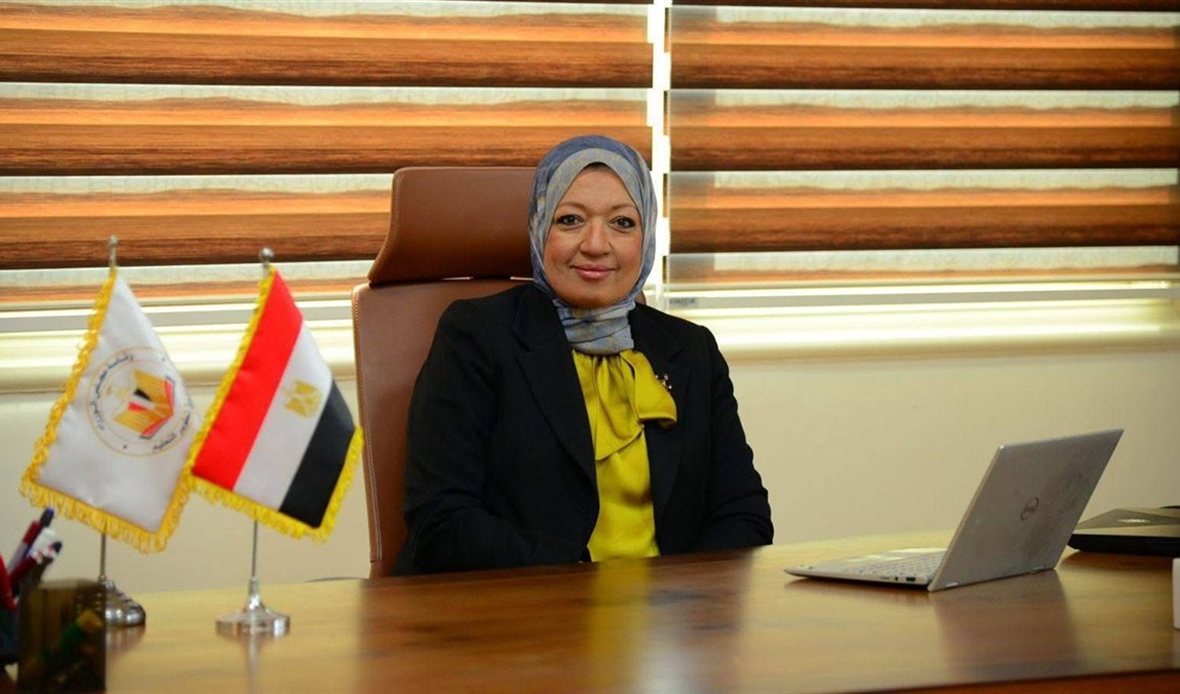 رشا شرف تعلن منحاً