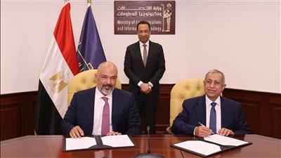 وزير الاتصالات يشهد توقيع شراكة بين الأكاديمية العربية و«إي آند مصر» لإنشاء مختبرات متطورة للاتصالات