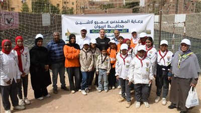 محافظ أسوان يطلق مبادرة أسوان بشبابها أجمل للنظافة العامة بمشاركة شبابية في السيل الجديد