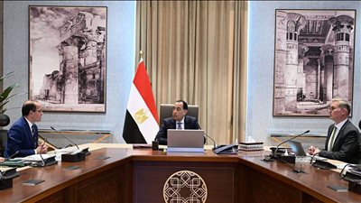 الحكومة تعيد مواعيد غلق المحال السابقة وتوجه بحوافز للطاقة الشمسية