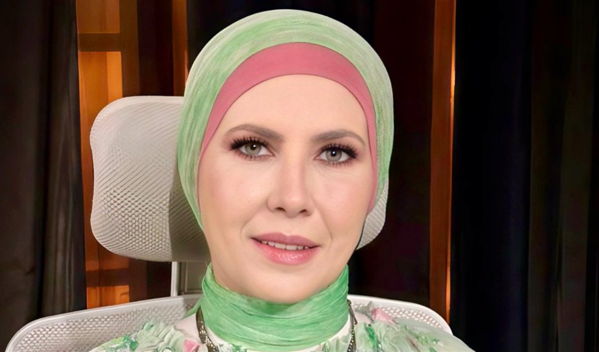 نيفين منصور تشيد