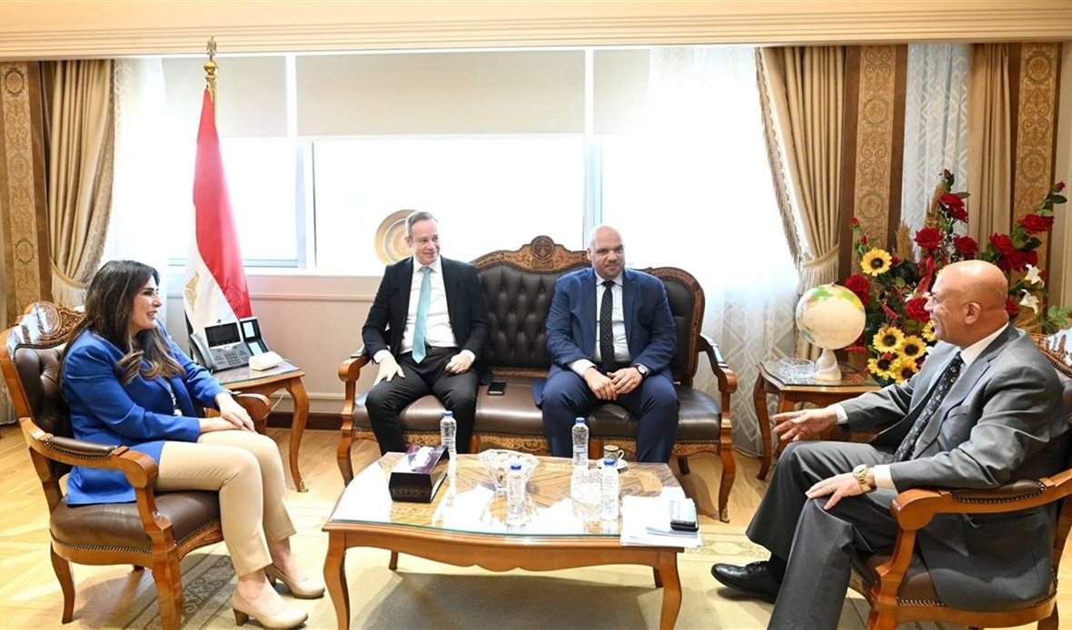 الإسكان وأكوا باور