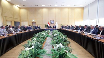 اجتماع موسع بين النقل والري لمتابعة مشروعات القطار السريع ومونوريل غرب والموانئ