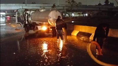 الجيزة تواصل شفط ورفع تجمعات مياه الأمطار على مدار الساعة