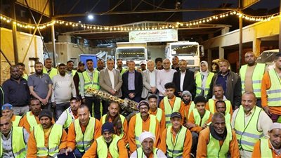 محافظ أسوان يكرم عمال النظافة خلال إفطار جماعي ويؤكد دعم تطوير منظومة النظافة