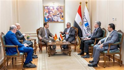 المنطقة الاقتصادية لقناة السويس تستهدف جذب الشركات الإسبانية في الطاقة والموانئ