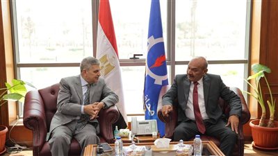 هيئة قناة السويس تسرع تطوير أرصفة بورتوفيق وتدعم خدماتها الصحية في السويس