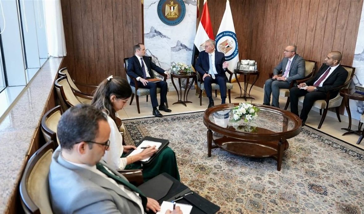 وزير البترول يبحث