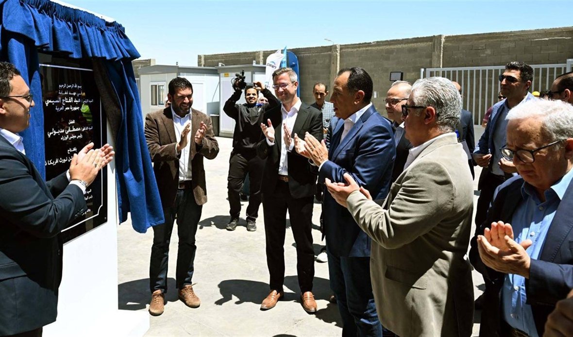 رئيس الوزراء يفتتح