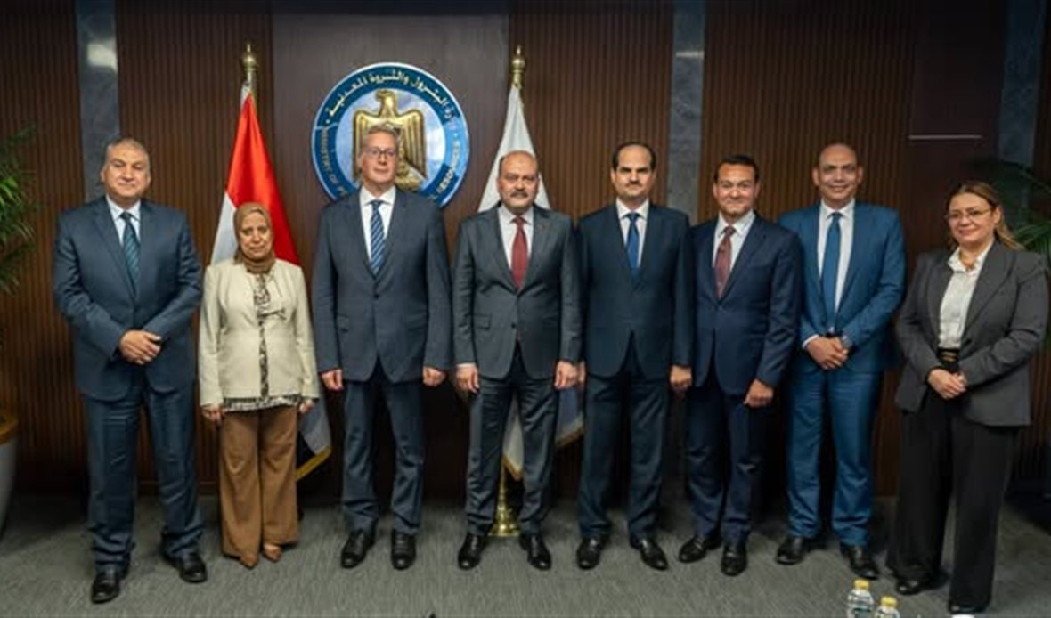 وزير البترول يشهد