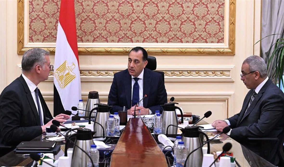رئيس الوزراء يتابع