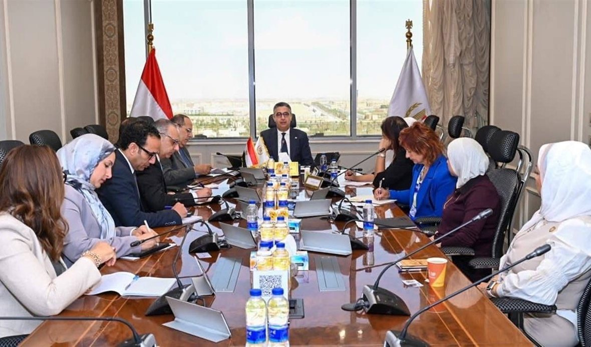 وزير التموين يعقد