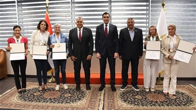 بطلات سباحة الزعانف يضعن مصر على قمة بطولة العالم ووزير الرياضة يكرمهن في القاهرة