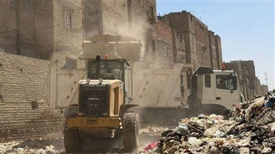 سوهاج ترفع مخلفات طبية وقمامة من أرض الحلاجة بحي غرب