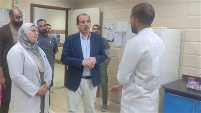 نائب وزير الصحة يحيل مسؤولين بالتبين للتحقيق ويشيد بأداء مستشفى 15 مايو