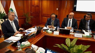 خالدة للبترول تضيف كميات غاز قبل الصيف ووزير البترول يوجه بتسريع الحفر والاستكشاف بالصحراء الغربية